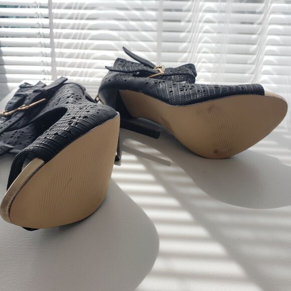 BNWOT Black and gold Crochet style Aldo heels BRAND NEW Size 8 - Picture 6 of 6